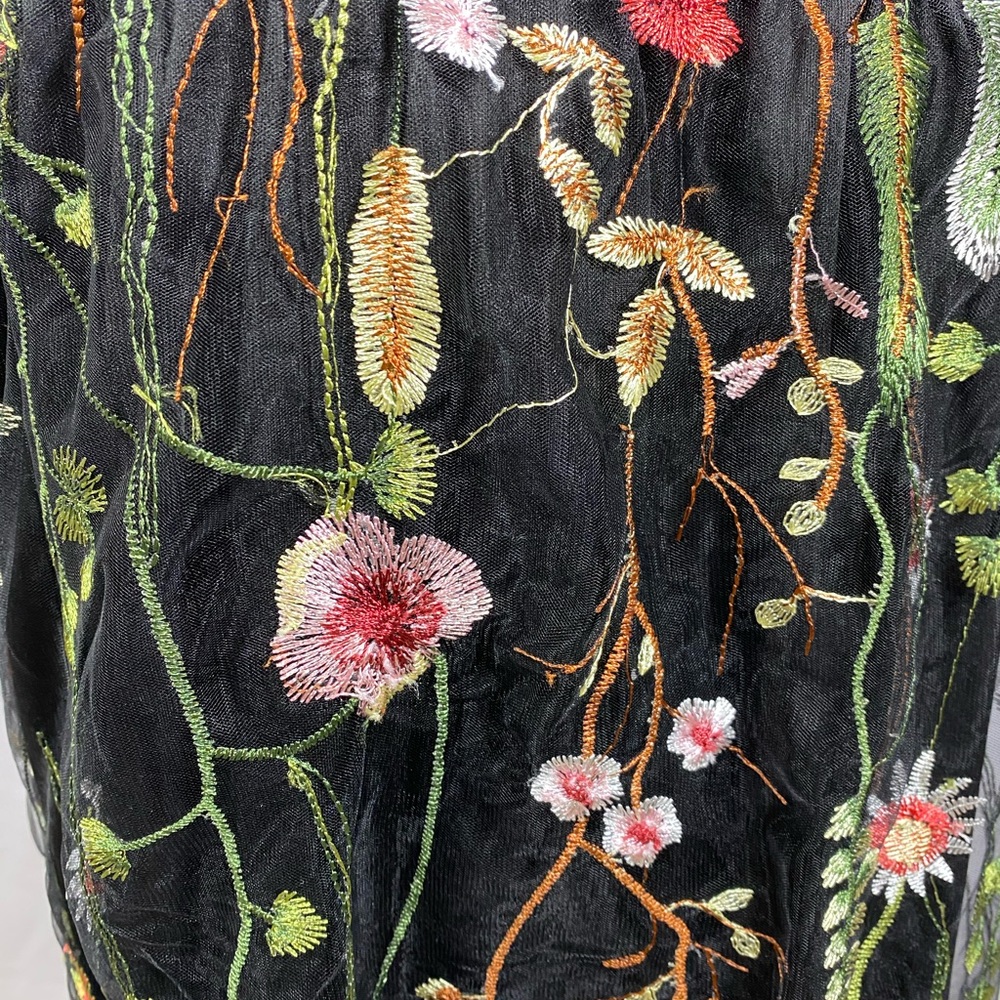 Black Lace overlay Skirt w/ knit lining - Picture 5 of 7